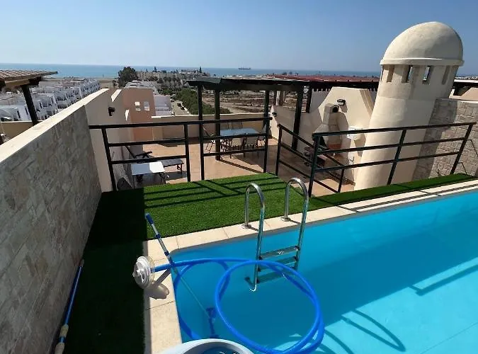 Atico Con Piscina Privada Vistas Al Mar.